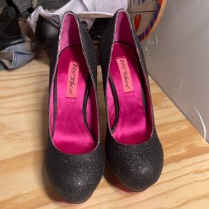 Betsey Johnson Deeva black glitter pumps brand new in box size 7